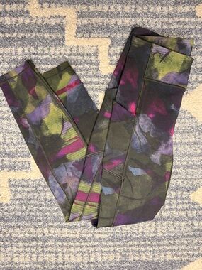 LIKE NEW Lululemon Women’s Printed Leggings